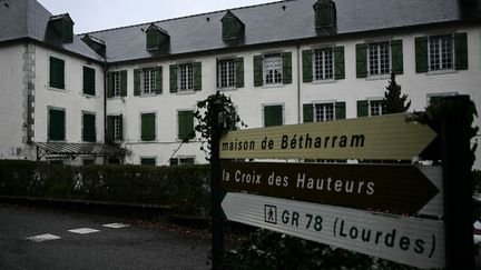 L'établissement scolaire catholique Notre-Dame-de-Bétharram, à Lestelle-Bétharram (Pyrénées-Atlantiques), le 19 février 2025. (PHILIPPE LOPEZ / AFP)