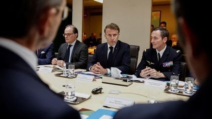Le chef de l'Etat, Emmanuel Macron, lors d'un conseil de défense et de sécurité nationale à l'Elysée, à Paris, le 22 juin 2025. (BENOIT TESSIER / POOL / AFP)