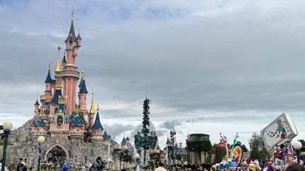 Le parc d'attractions Disneyland Paris à Marne-la-Vallée, le 21 mars 2024. (SERAP AYDIN / ANADOLU)