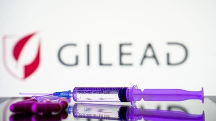 Le laboratoire pharmaceutique Gilead a développé un nouveau traitement contre le VIH. (NIKOS PEKIARIDIS / NURPHOTO / AFP)