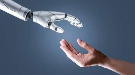 Une équipe de chercheurs japonais développe un robot capable d'assister des personnes âgées. (Photo d'illustration). (VITHUN KHAMSONG / MOMENT RF / VIA GETTY)