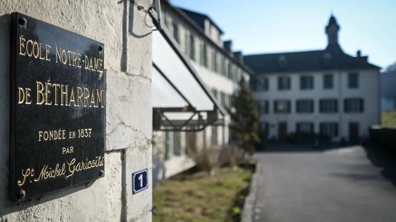 De nombreux actes pédocriminels qui auraient eu lieu dans l'établissement Notre-Dame de Bétharram sont dénoncés par plus de 130 anciens élèves.