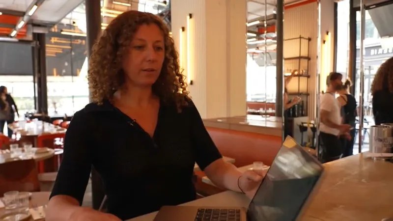Cette restauratrice de Paris indique avoir retrouvé sa clientèle habituelle, à la différence de la même période en 2024.