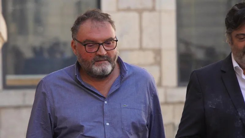 L'ancien anesthésiste Frédéric Péchier, à son arrivée au palais de justice de Besançon le 17 septembre 2025.