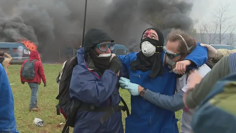 Among the protesters, several people had been seriously injured.