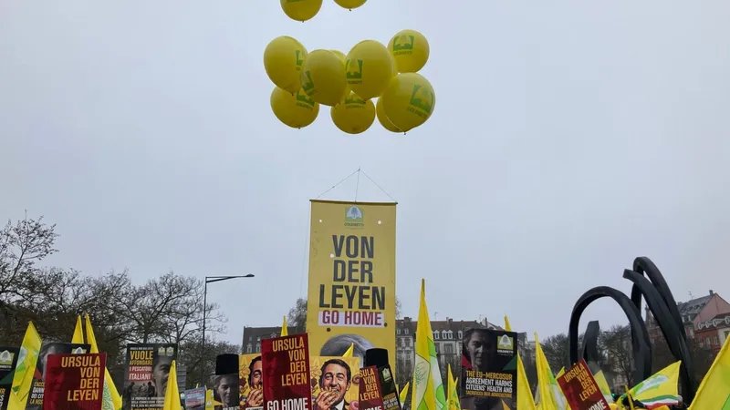 La présidente de la Commission européenne, Ursula Van der Leyen, est la principale cible de la colère des agriculteurs. 