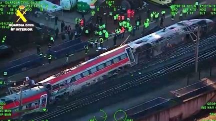 Une capture d'écran de la Guardia Civil du train entré en collision avec un autre, dans le sud de l'Espagne, le 18 janvier 2026. (Guardia Civil / AFP)