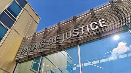 Le tribunal de de Bourgoin-Jallieu (Isère). (JUSTINE LEBLOND / RADIO FRANCE)