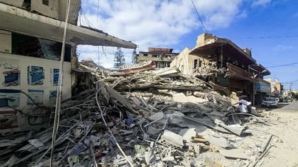 Des habitations détruites à Tyre (Liban), le 15 mai, après des frappes israéliennes, le 15 mai 2026. (KAWNAT HAJU / AFP)